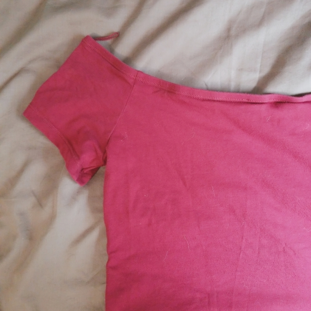 EXPRESS | Keyhole Off-shoulder Top - Picture 3 of 4